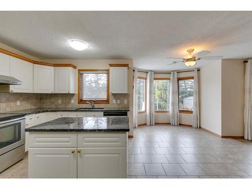 78 Hampstead Circle Nw, Calgary, AB - Indoor Photo Showing Kitchen