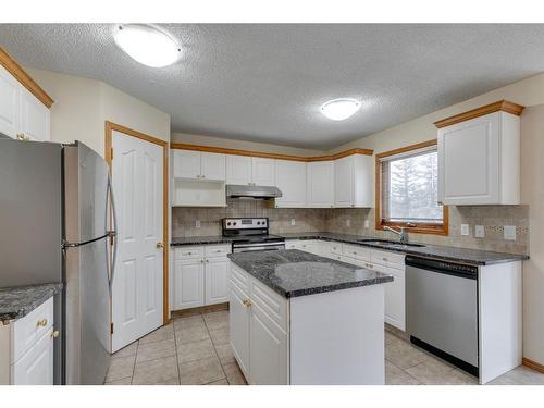 78 Hampstead Circle Nw, Calgary, AB - Indoor Photo Showing Kitchen