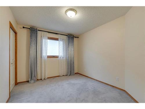 78 Hampstead Circle Nw, Calgary, AB - Indoor Photo Showing Other Room