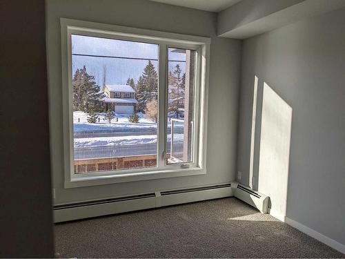 208-200 Shawnee Square Sw, Calgary, AB - Indoor Photo Showing Other Room