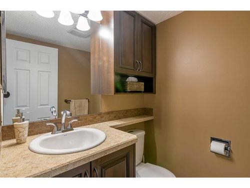 127 Rundleview Drive Ne, Calgary, AB - Indoor Photo Showing Bathroom