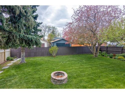 127 Rundleview Drive Ne, Calgary, AB - Outdoor With Backyard