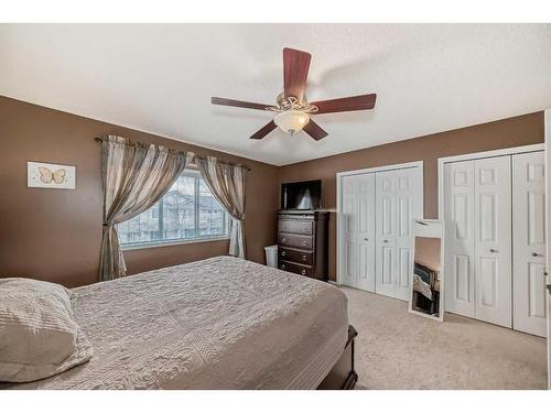 59-4 Stonegate Drive Nw, Airdrie, AB - Indoor Photo Showing Bedroom