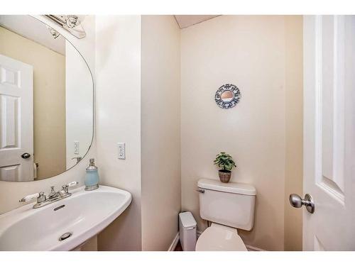 59-4 Stonegate Drive Nw, Airdrie, AB - Indoor Photo Showing Bathroom