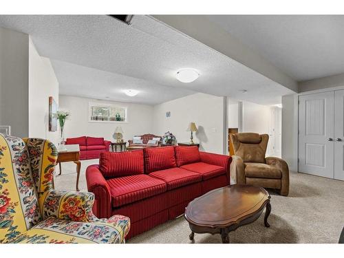 18 Violet Close, Olds, AB - Indoor Photo Showing Living Room