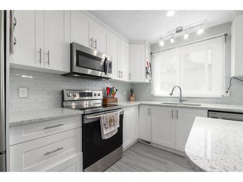 2421 146 Avenue Se, Calgary, AB - Indoor Photo Showing Kitchen With Upgraded Kitchen