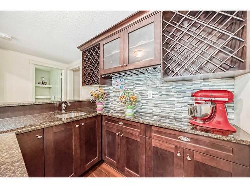 483 Evergreen Circle Sw, Calgary, AB - Indoor Photo Showing Kitchen