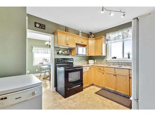 14 594 Avenue West, Rural Foothills County, AB - Indoor Photo Showing Kitchen