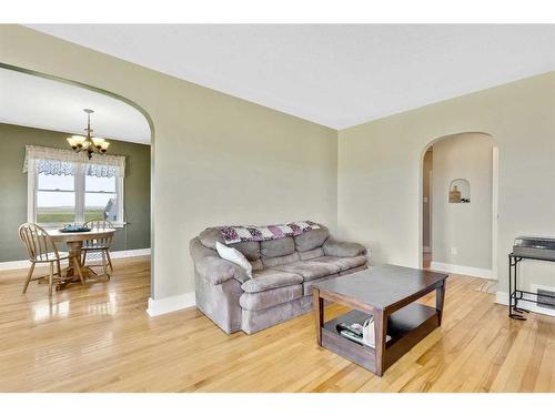 14 594 Avenue West, Rural Foothills County, AB - Indoor Photo Showing Living Room