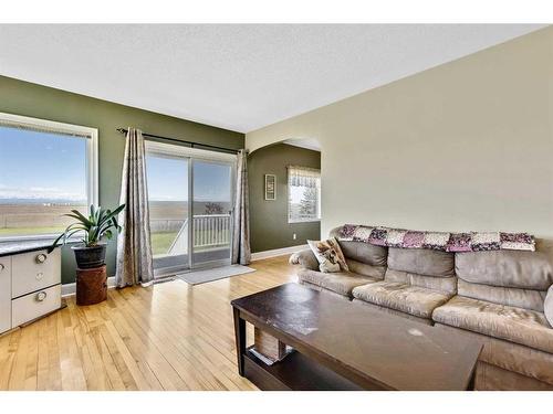 14 594 Avenue West, Rural Foothills County, AB - Indoor Photo Showing Living Room