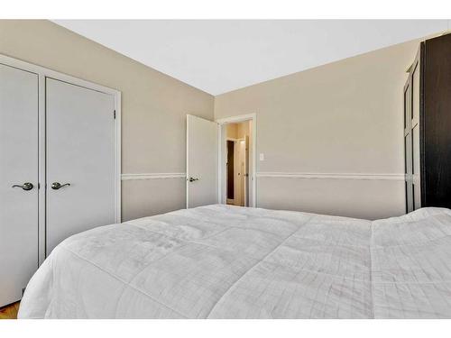 14 594 Avenue West, Rural Foothills County, AB - Indoor Photo Showing Bedroom