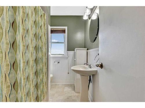 14 594 Avenue West, Rural Foothills County, AB - Indoor Photo Showing Bathroom