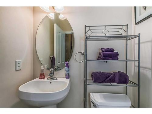 104 Panamount Manor Nw, Calgary, AB - Indoor Photo Showing Bathroom
