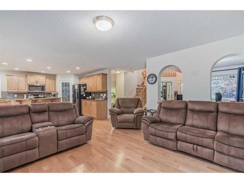 104 Panamount Manor Nw, Calgary, AB - Indoor Photo Showing Living Room