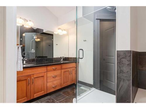 1706 31 Street Sw, Calgary, AB - Indoor Photo Showing Bathroom