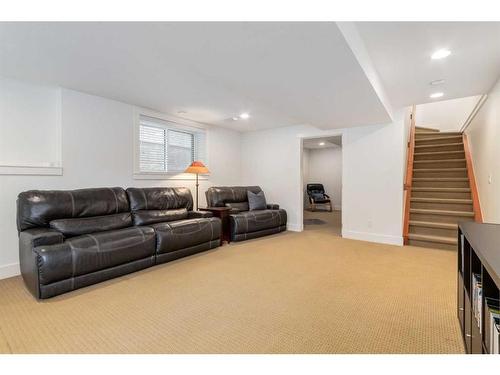 1706 31 Street Sw, Calgary, AB - Indoor Photo Showing Living Room