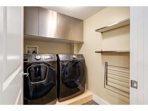 1706 31 Street Sw, Calgary, AB - Indoor Photo Showing Laundry Room