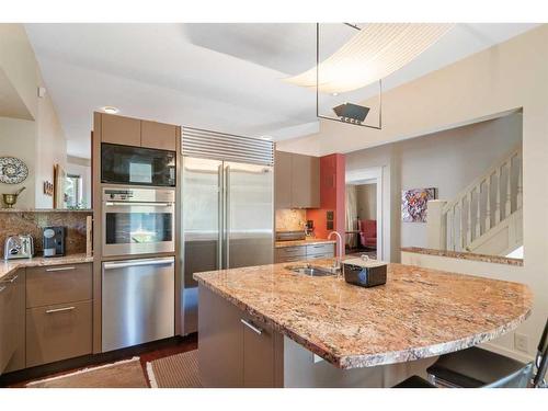 1911 11 Street Sw, Calgary, AB - Indoor Photo Showing Kitchen With Upgraded Kitchen