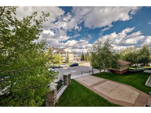 207-16 Country Village Bay Ne, Calgary, AB - Outdoor