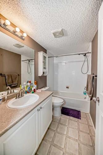 207-16 Country Village Bay Ne, Calgary, AB - Indoor Photo Showing Bathroom