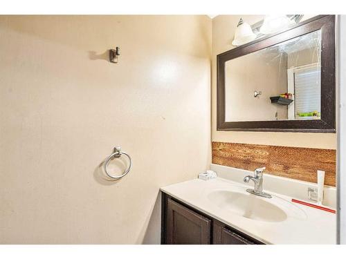 60 Templegreen Bay Ne, Calgary, AB - Indoor Photo Showing Bathroom