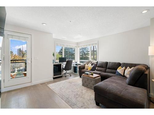 113-15 Rosscarrock Gate Sw, Calgary, AB - Indoor Photo Showing Living Room