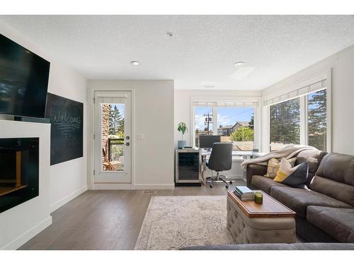 113-15 Rosscarrock Gate Sw, Calgary, AB - Indoor Photo Showing Living Room With Fireplace