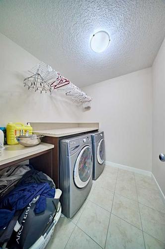 190 Evansridge Place Nw, Calgary, AB - Indoor Photo Showing Laundry Room