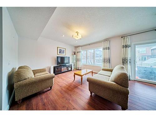 190 Evansridge Place Nw, Calgary, AB - Indoor Photo Showing Living Room