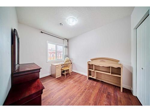 190 Evansridge Place Nw, Calgary, AB - Indoor Photo Showing Living Room
