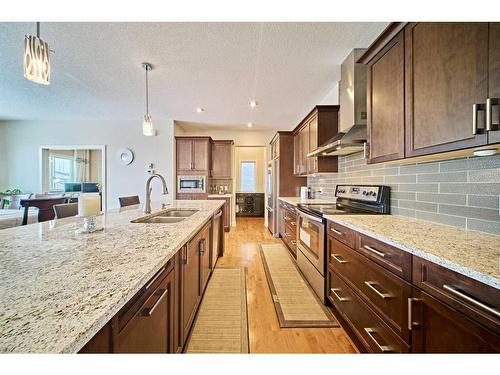 190 Evansridge Place Nw, Calgary, AB - Indoor Photo Showing Kitchen With Double Sink With Upgraded Kitchen