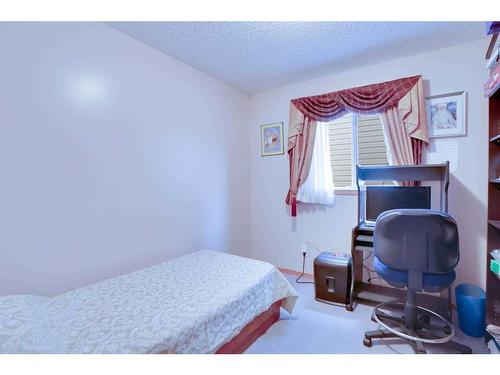 449 Coral Springs Place, Calgary, AB - Indoor Photo Showing Bedroom
