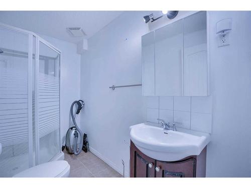 449 Coral Springs Place, Calgary, AB - Indoor Photo Showing Bathroom