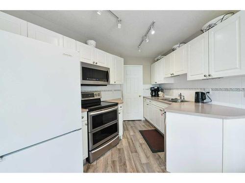 63 Sierra Morena Gardens Sw, Calgary, AB - Indoor Photo Showing Kitchen With Double Sink