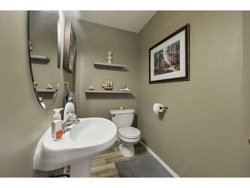 63 Sierra Morena Gardens Sw, Calgary, AB - Indoor Photo Showing Bathroom