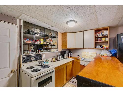34 Aberdare Crescent Ne, Calgary, AB - Indoor Photo Showing Kitchen