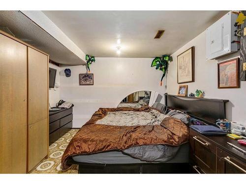 34 Aberdare Crescent Ne, Calgary, AB - Indoor Photo Showing Bedroom