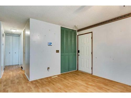 34 Aberdare Crescent Ne, Calgary, AB - Indoor Photo Showing Other Room