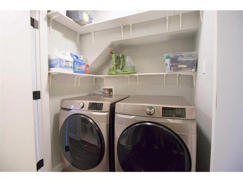 1933 19 Avenue Nw, Calgary, AB - Indoor Photo Showing Laundry Room