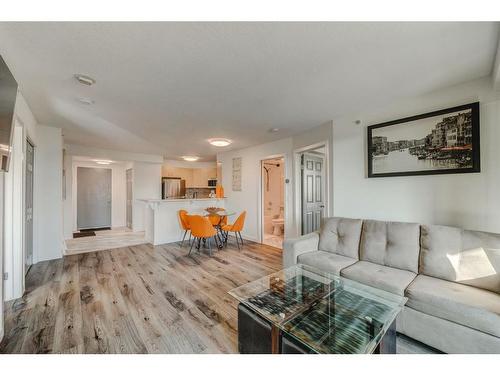 406-1121 6 Avenue Sw, Calgary, AB - Indoor Photo Showing Living Room