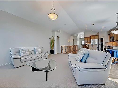 967 Bayside Drive Sw, Airdrie, AB - Indoor Photo Showing Living Room