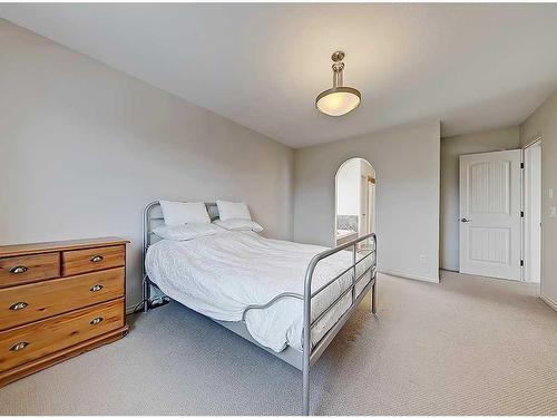 967 Bayside Drive Sw, Airdrie, AB - Indoor Photo Showing Bedroom