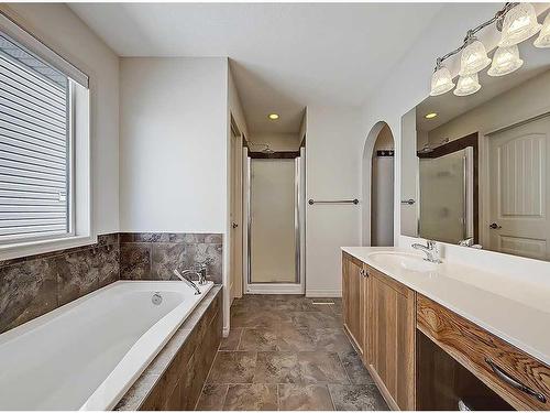 967 Bayside Drive Sw, Airdrie, AB - Indoor Photo Showing Bathroom