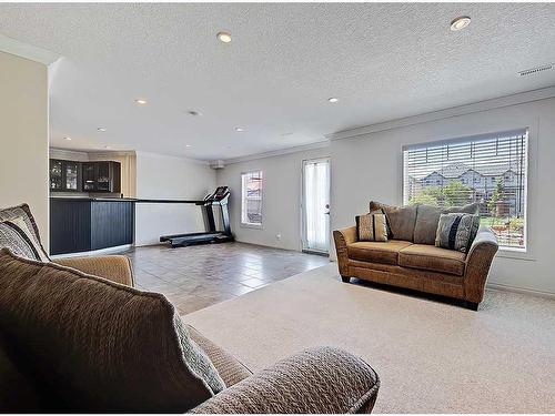 967 Bayside Drive Sw, Airdrie, AB - Indoor Photo Showing Living Room