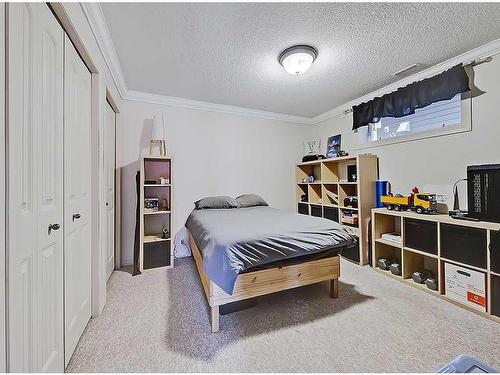 967 Bayside Drive Sw, Airdrie, AB - Indoor Photo Showing Bedroom