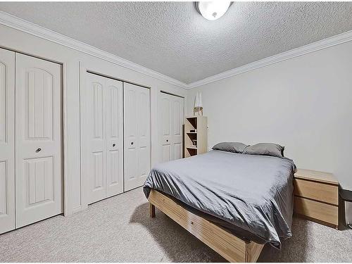 967 Bayside Drive Sw, Airdrie, AB - Indoor Photo Showing Bedroom