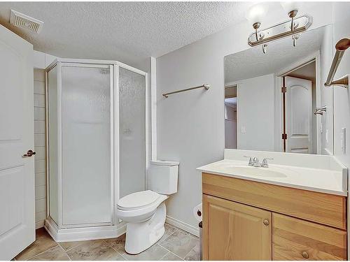 967 Bayside Drive Sw, Airdrie, AB - Indoor Photo Showing Bathroom