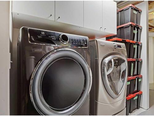 967 Bayside Drive Sw, Airdrie, AB - Indoor Photo Showing Laundry Room