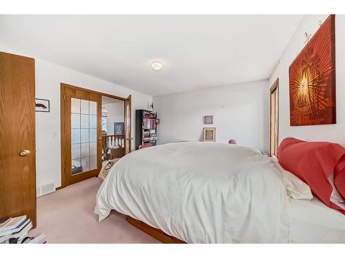 386 Millrise Drive Sw, Calgary, AB - Indoor Photo Showing Bedroom