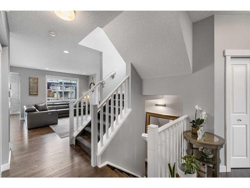 547 Panora Way Nw, Calgary, AB - Indoor Photo Showing Other Room